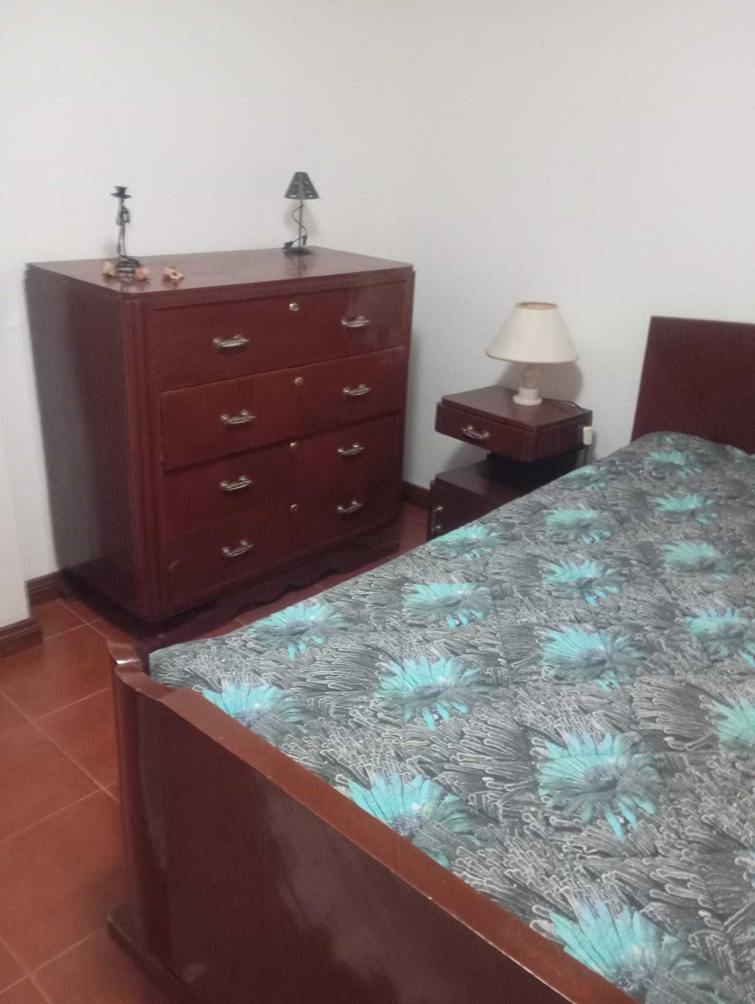 Quarto de cama antigo em madeira n.4