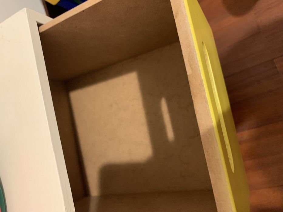 Móvel colorido para criança