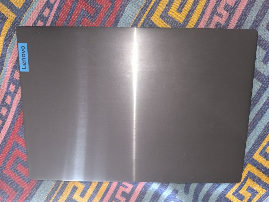 Ноутбук lenovo 
Intel Core i5-9300H
8GB RAM
SSD+HDD
256GB SSD
1TB HDD