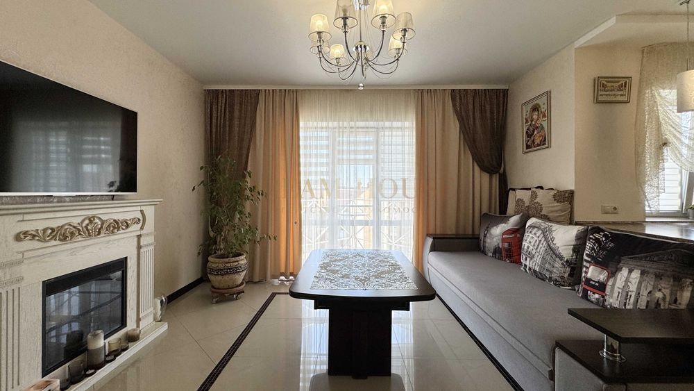 Трьохкімнатна квартира з ремонтом у Гранд Виллас. Газове опалення