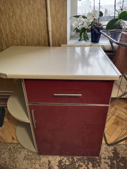 Продам кухонну тумбу 80/58