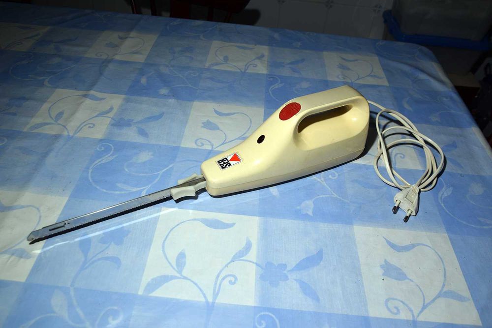 Faca elétrica para pão