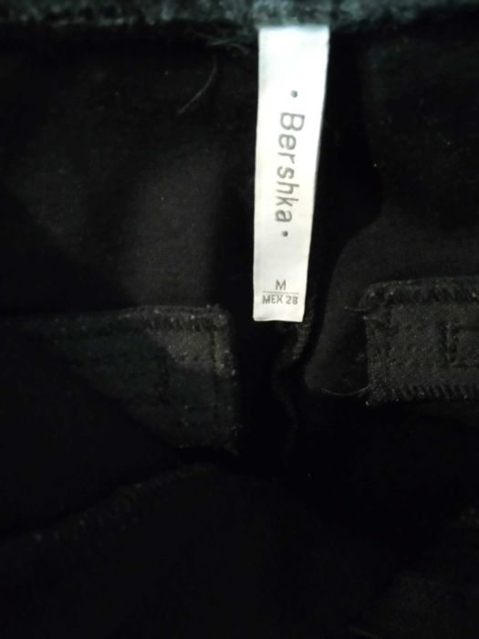 Wąskie czarne eleganckie spodnie rurki Bershka 36/38 S/M