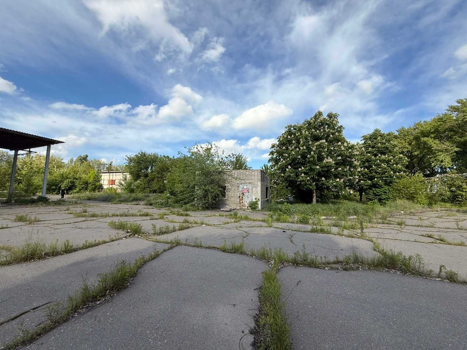 Пропоную зняти приміщення відкритий майданчик вулиця Старокодацька.