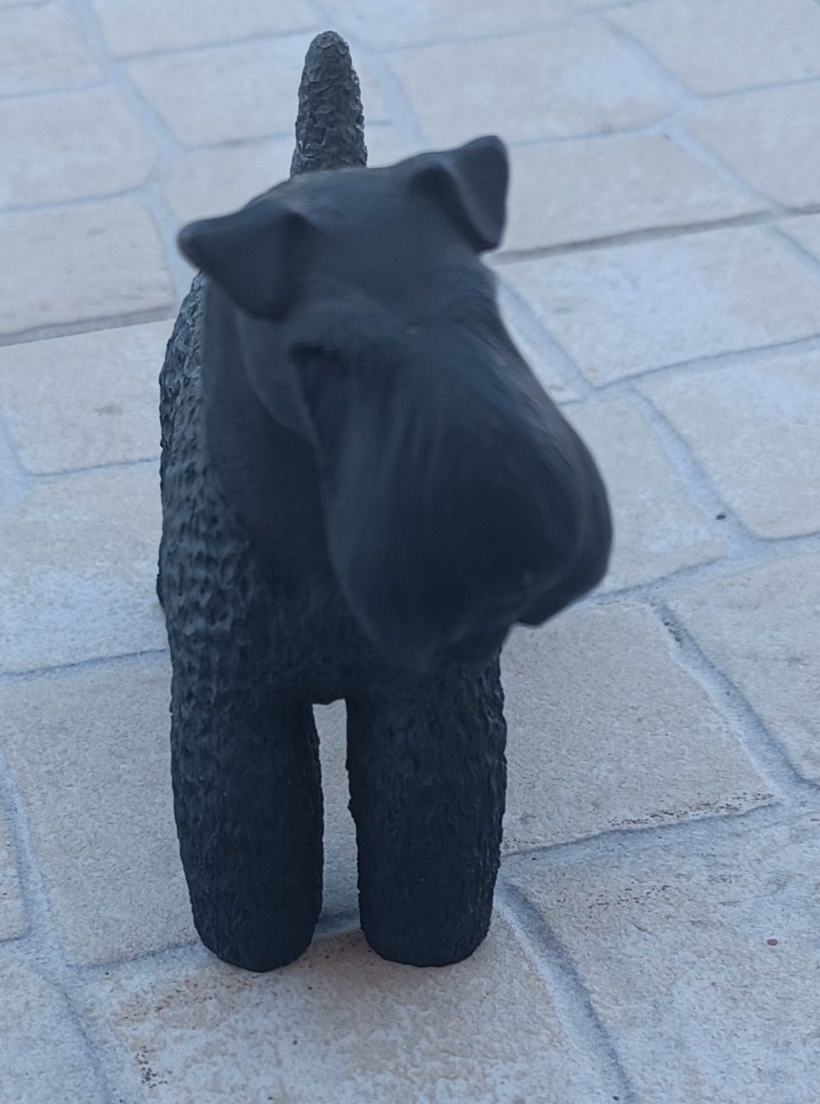 Estatueta estátua cão raça Schnauzer Terrier