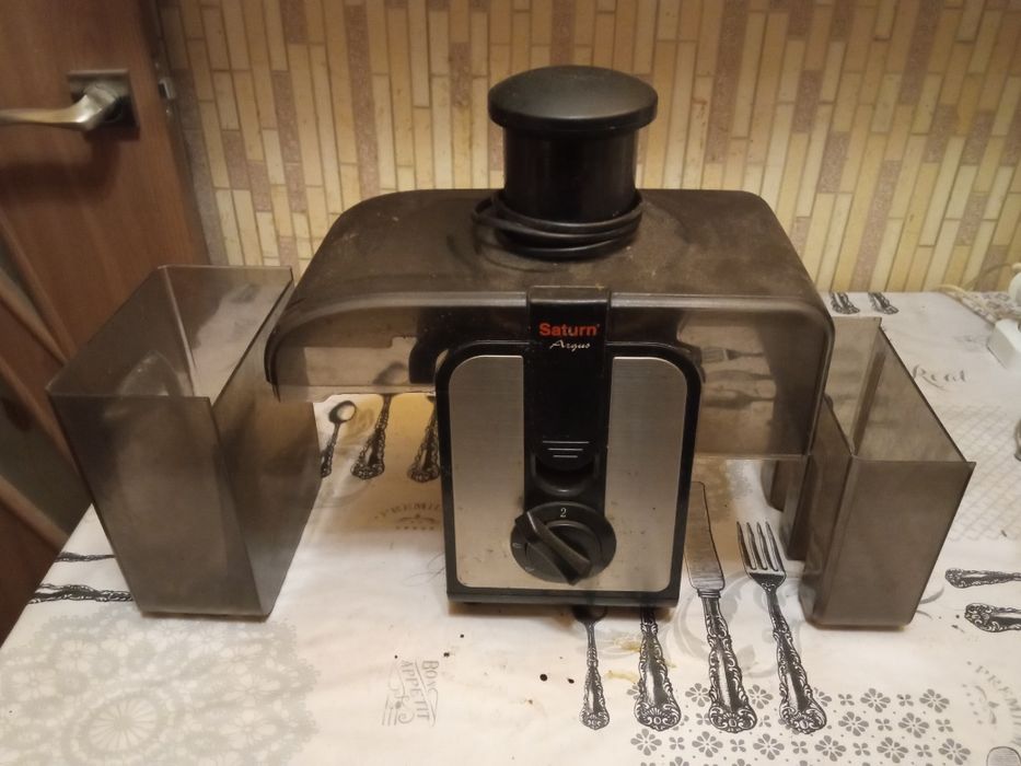 Соковыжималка электрическая "Saturn" ST-FP8057 (400Вт.).