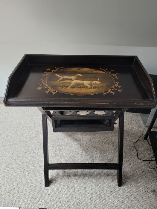 Stolik barek drewniany z motywem "psim"