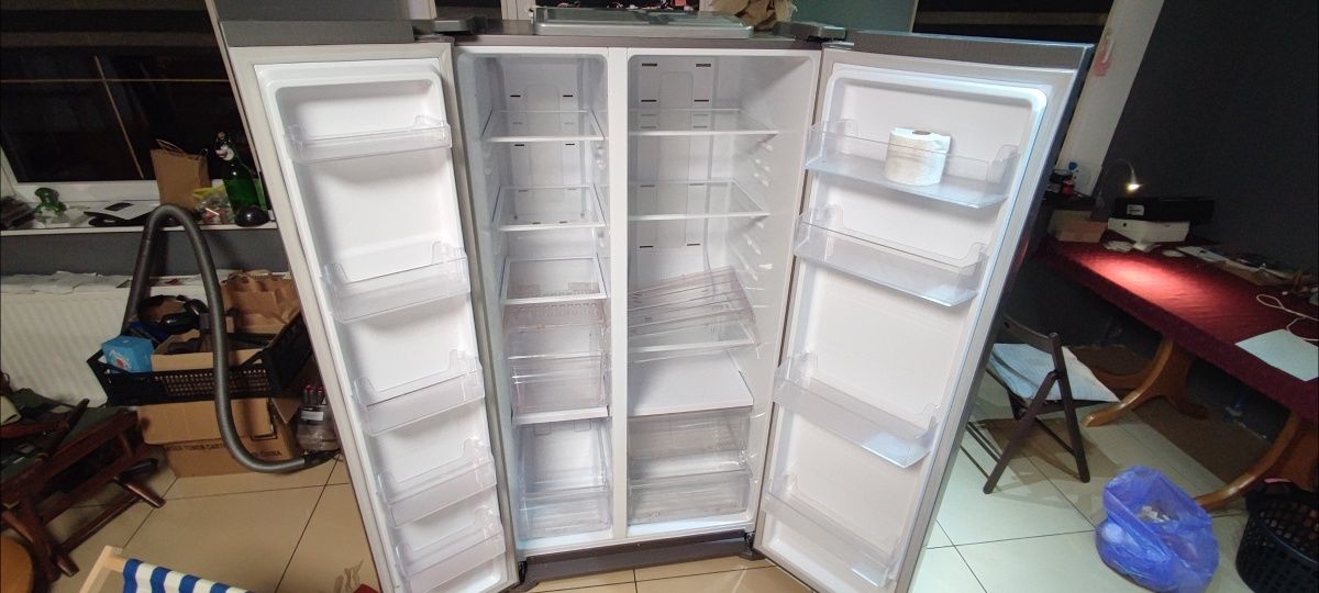 Lodowka Samsung półki i szuflady oraz inne Side by Side RS57K4000SA