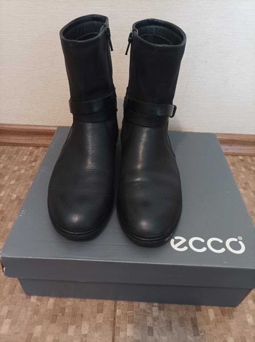 Осінні жіночі чобітки ECCO розмір 38