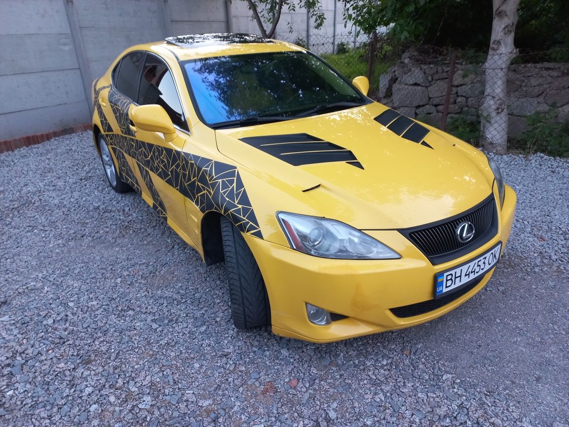 Lexus is 250 avtomat 4x4