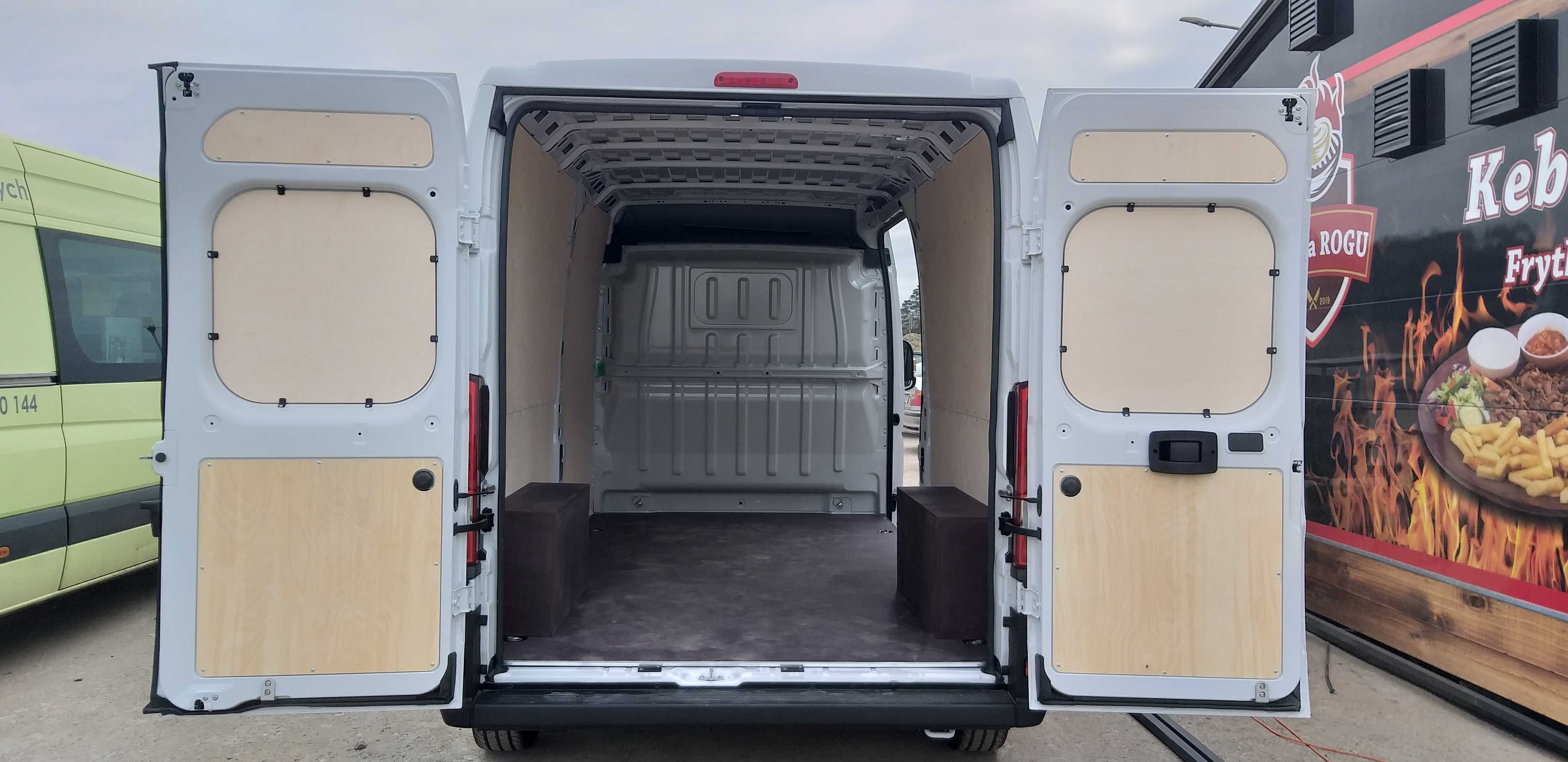 Zabudowa przestrzeni ładunkowej Fiat Ducato Opel Movano L4H2 sklejka