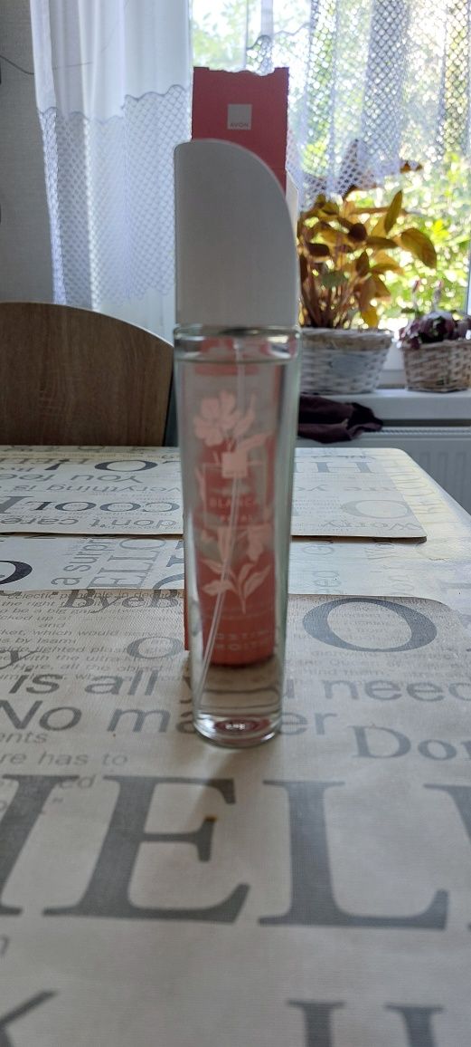 Pur Blanca Petal 50ml Avon