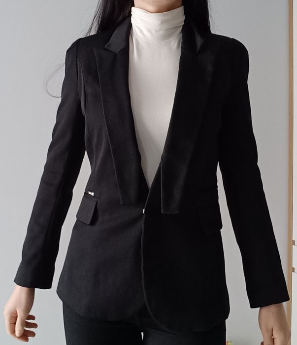 Wełniana czarna marynarka Simple rozmiar XS