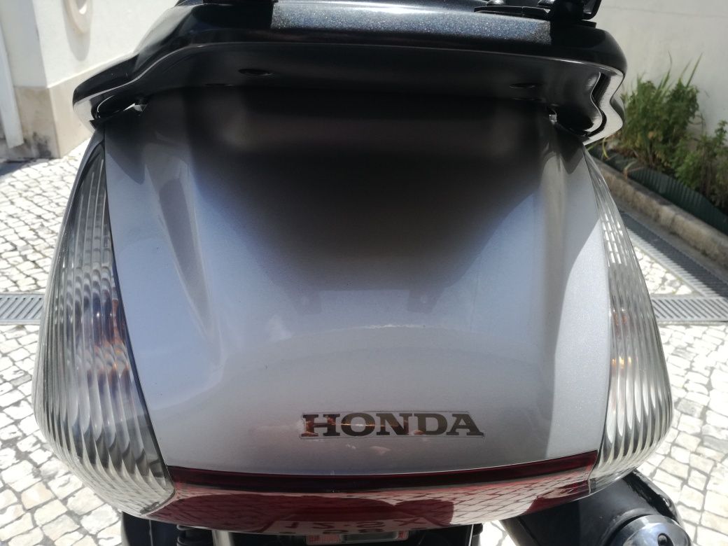 Honda Silver Wing 600 como nova,tambem Troca