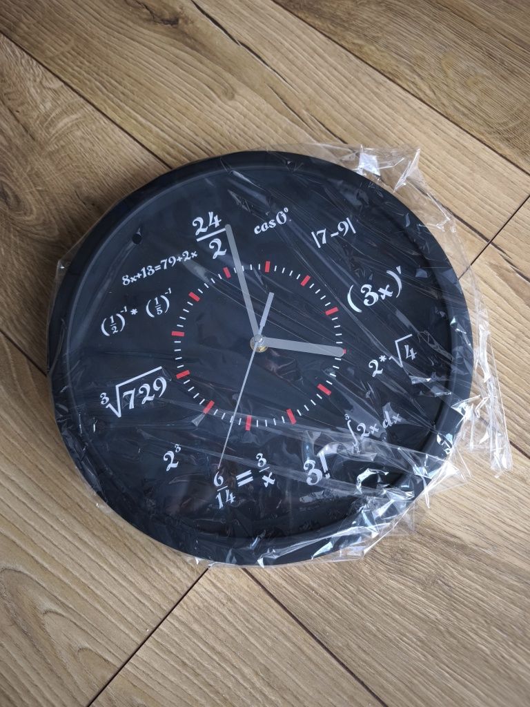 Zegar ścienny dla fanów matematyki i nie tylko - nowy