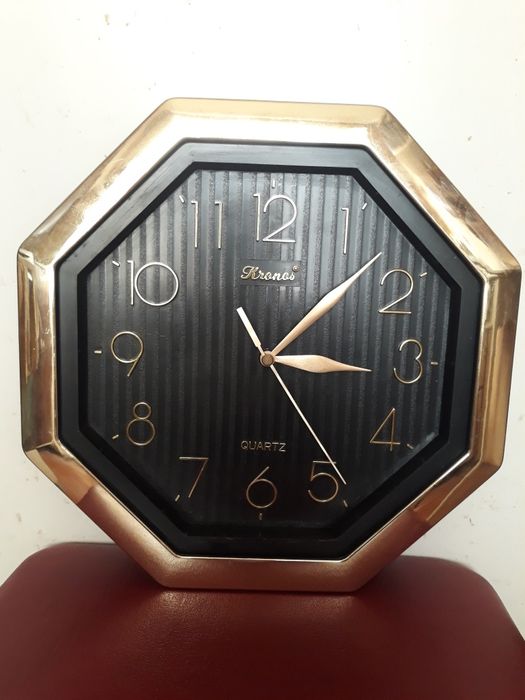 Часы кварцевые настенные