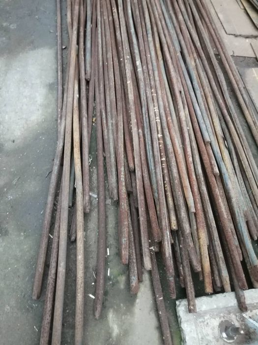 Продам кругляк металлический 27-30мм.