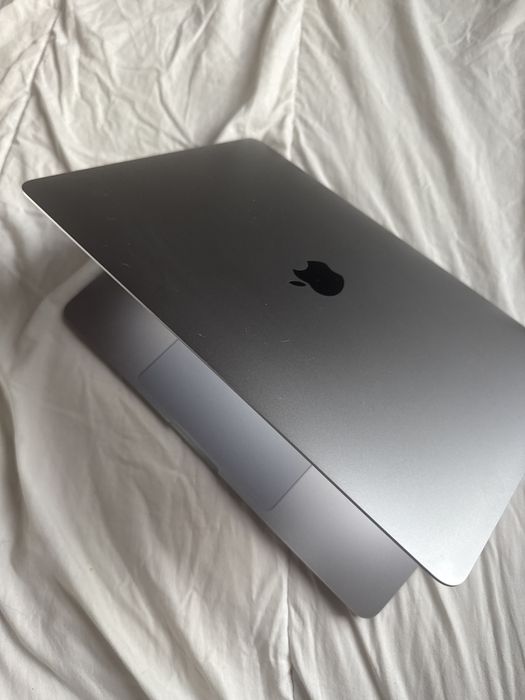 Macbook Pro 13 (2020) (Touch Bar)