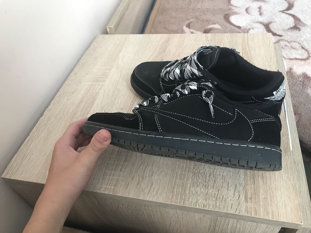 Jordan 1 travis scott black phantom