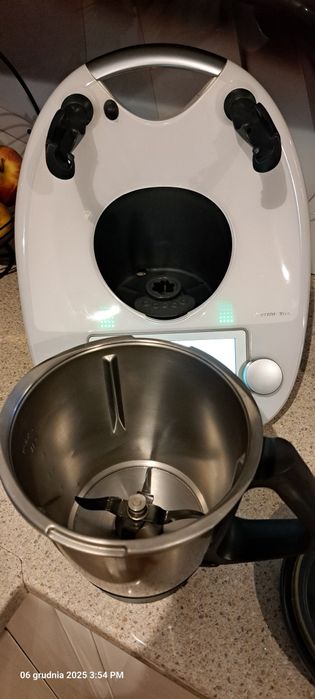 TERMOMIX TM6 - zestaw standardowy plus nakladka do krojenia.