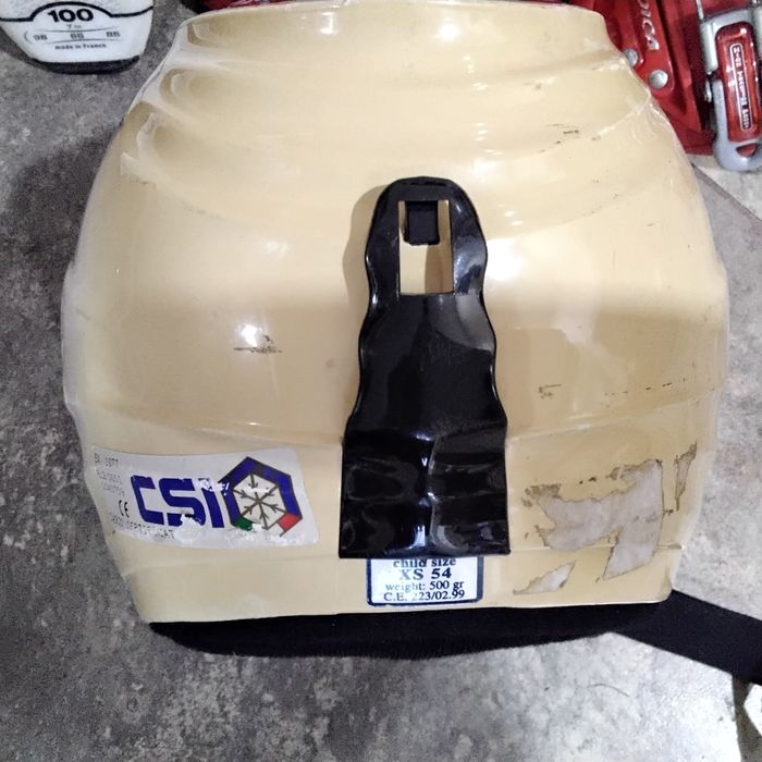 Гірськолижний дитячий комплект : лижі,черевики, шолом.