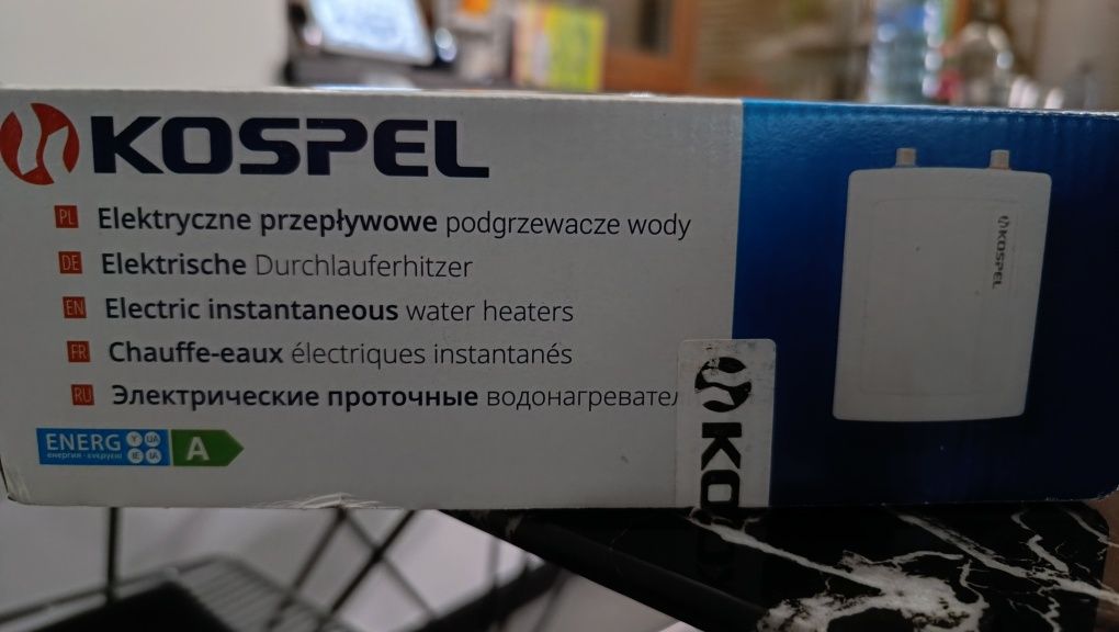 Elektryczny przepływowy podgrzewacz wody
