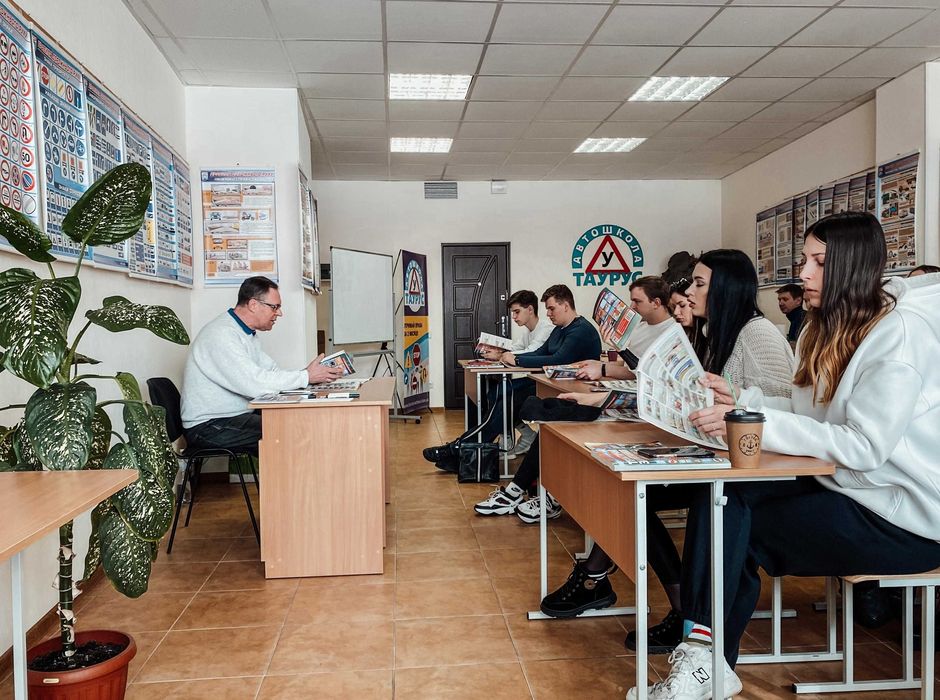 Уроки водіння, Автошкола Taurus, Автоінструктор з водіння