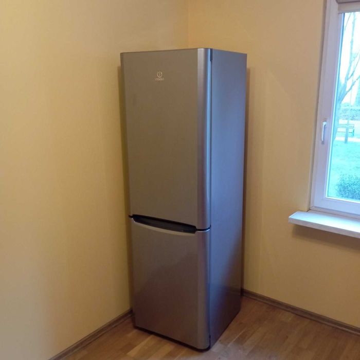 Sprzedam lodówkę Indesit Biaa 13 FX No Frost 187 x 60 x 65,5
