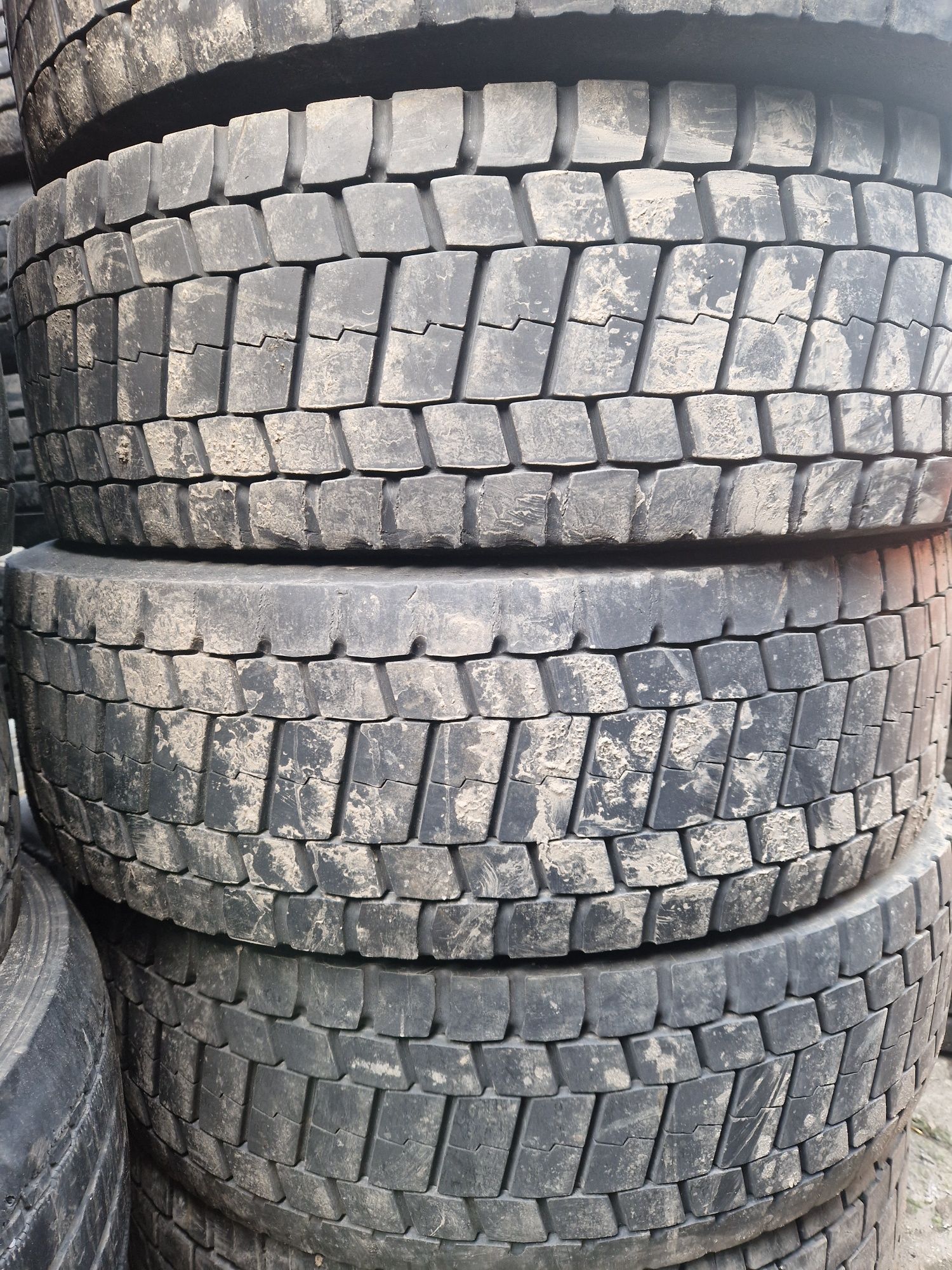 Opony 315/70r22.5 komplet Bridgestone bież