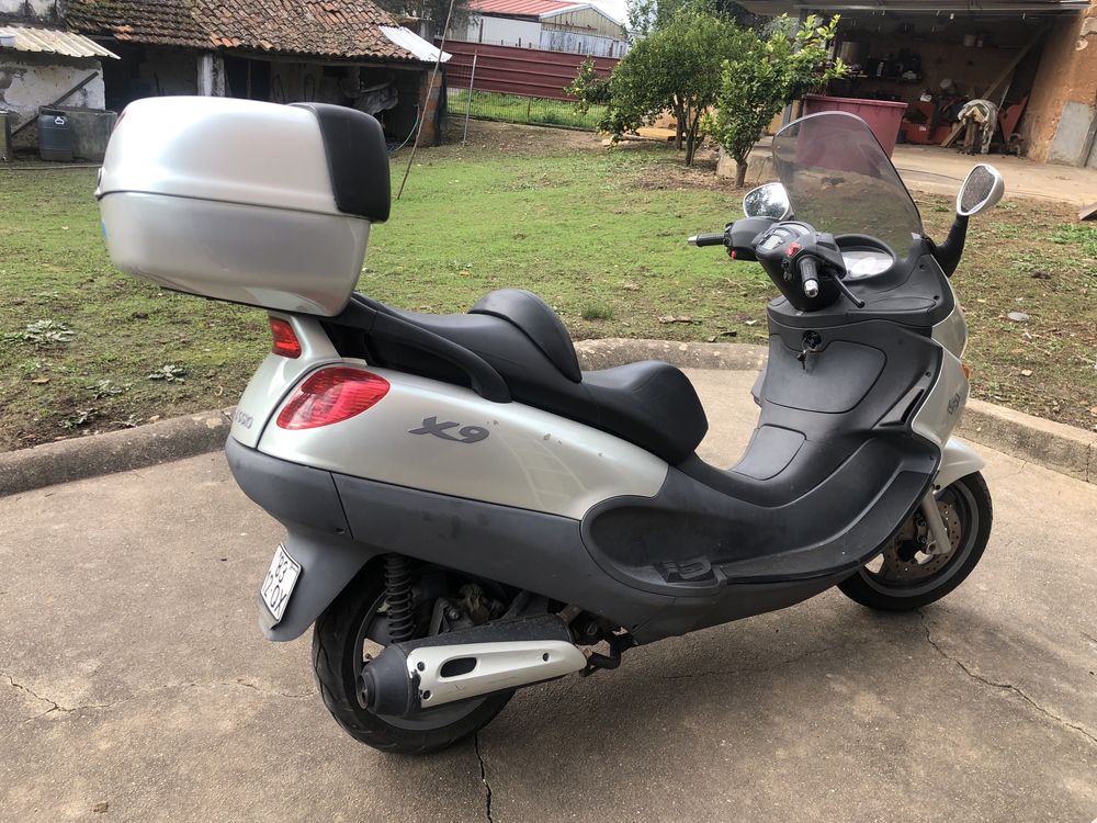 Piaggio X9 250 scooter