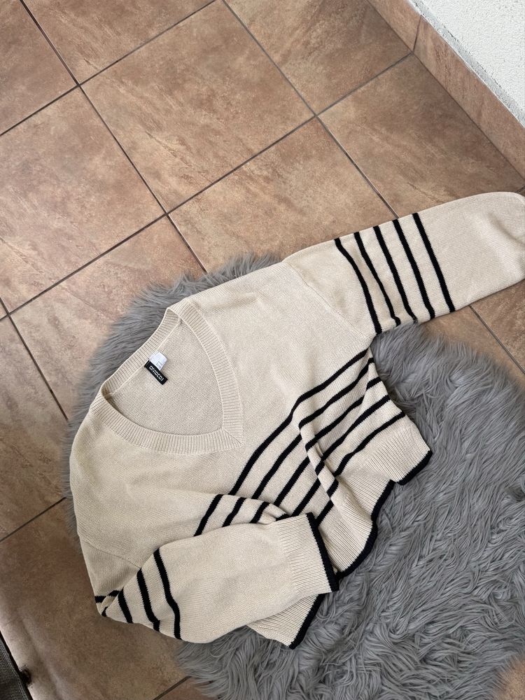 Sweter HM M wycięcie V