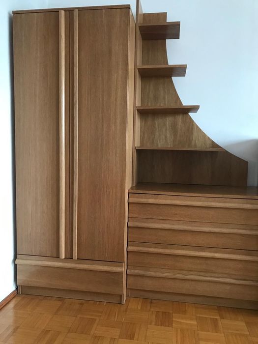 Szafa, 2 półki wiszące, regał z półkami, 2 komody z szufladami, szafka