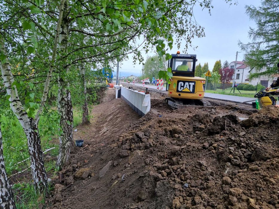 Brukarstwo, Układanie kostki, Roboty ziemne, Usługi koparką, Transport