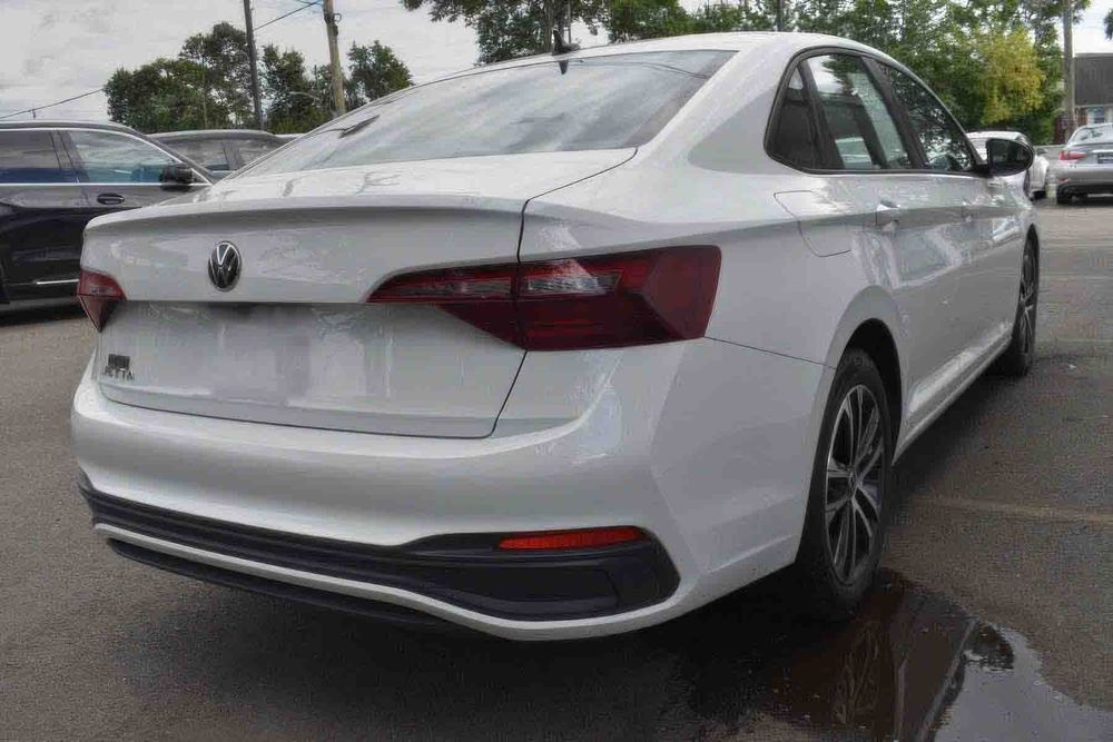 Volkswagen Jetta Sport      2023