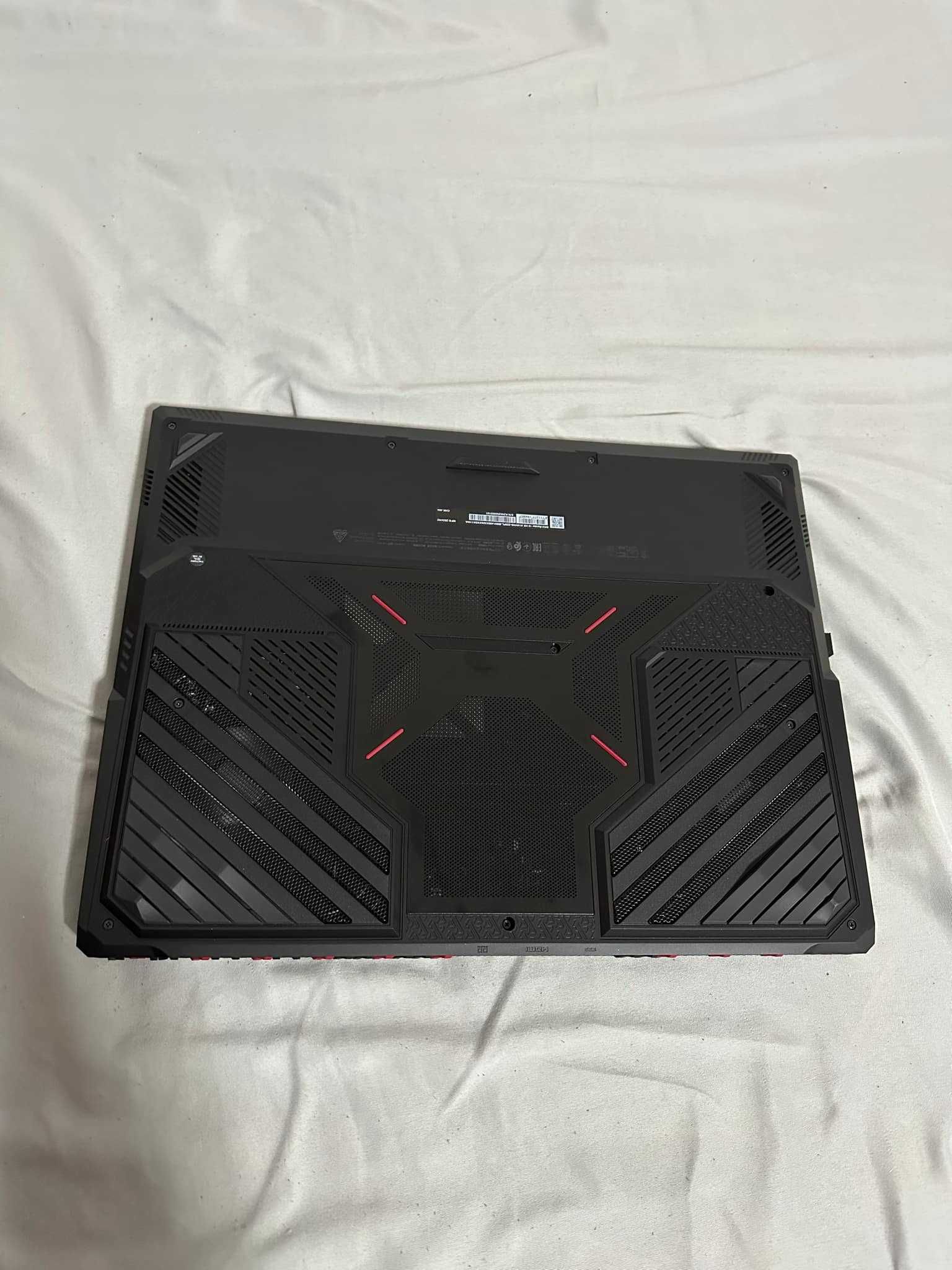Laptop gamingowy MSI Raider 18 + Stojak Kensington + Pokrowiec 18"