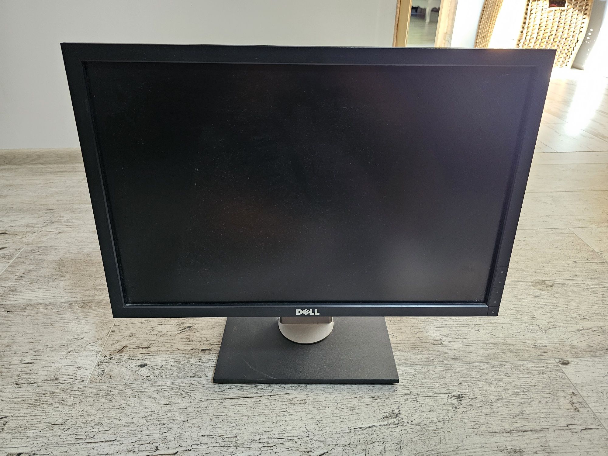 Dwa monitory dell 24 cale