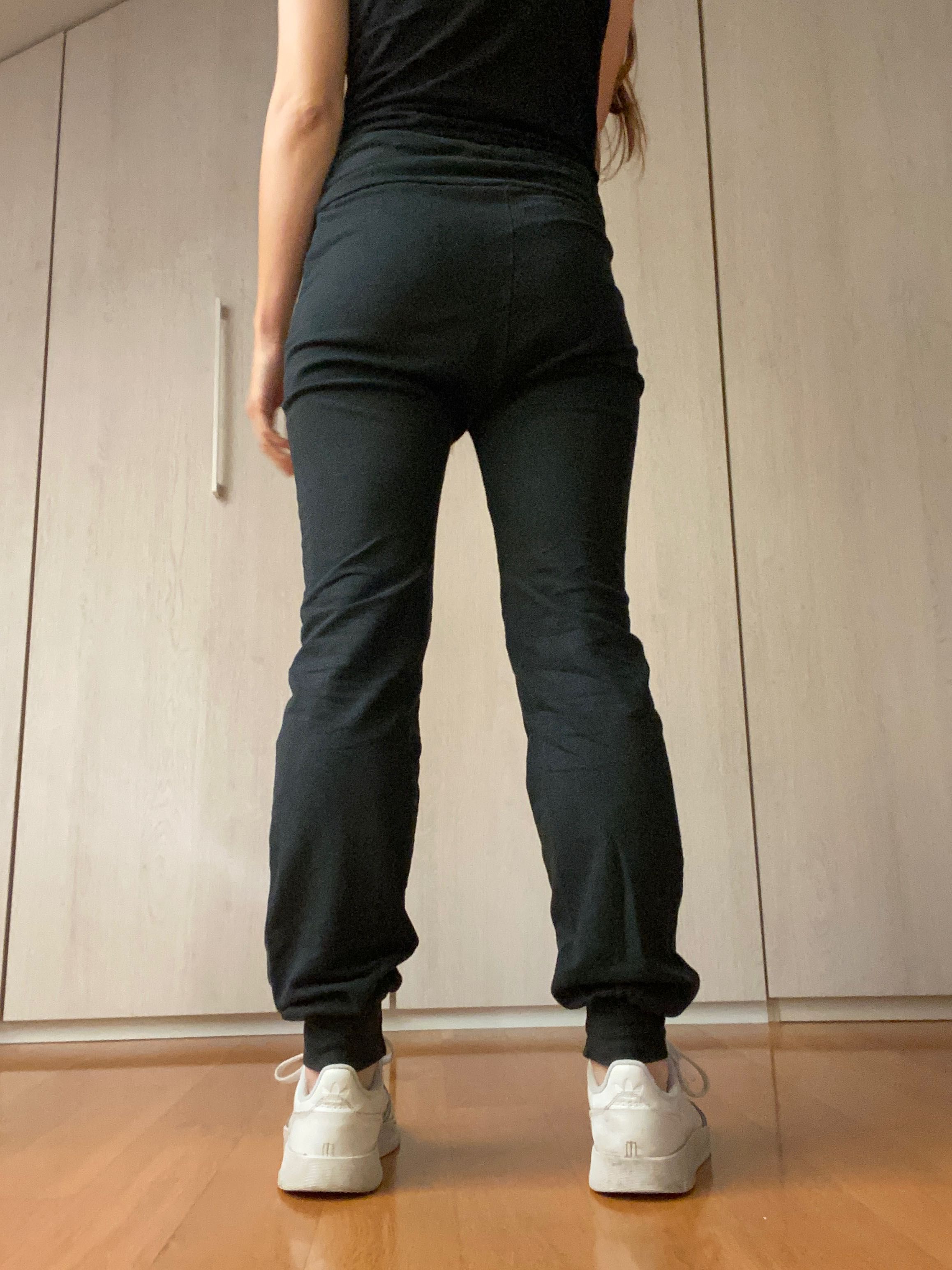 czarny dres czarne spodnie dresowe Unisono rozmiar S