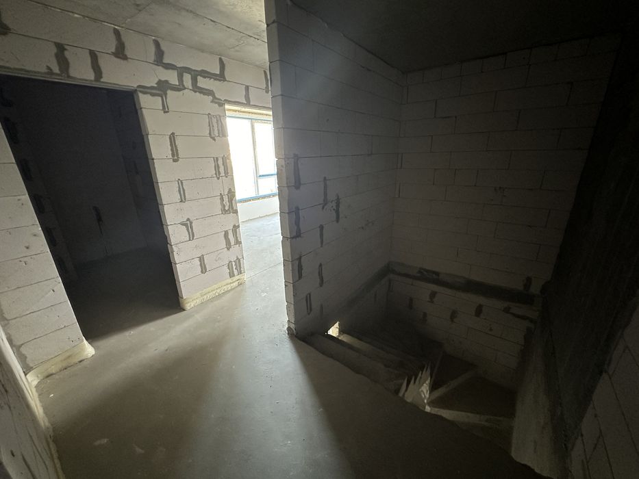 Продається трикімнатна квартира район Канада.