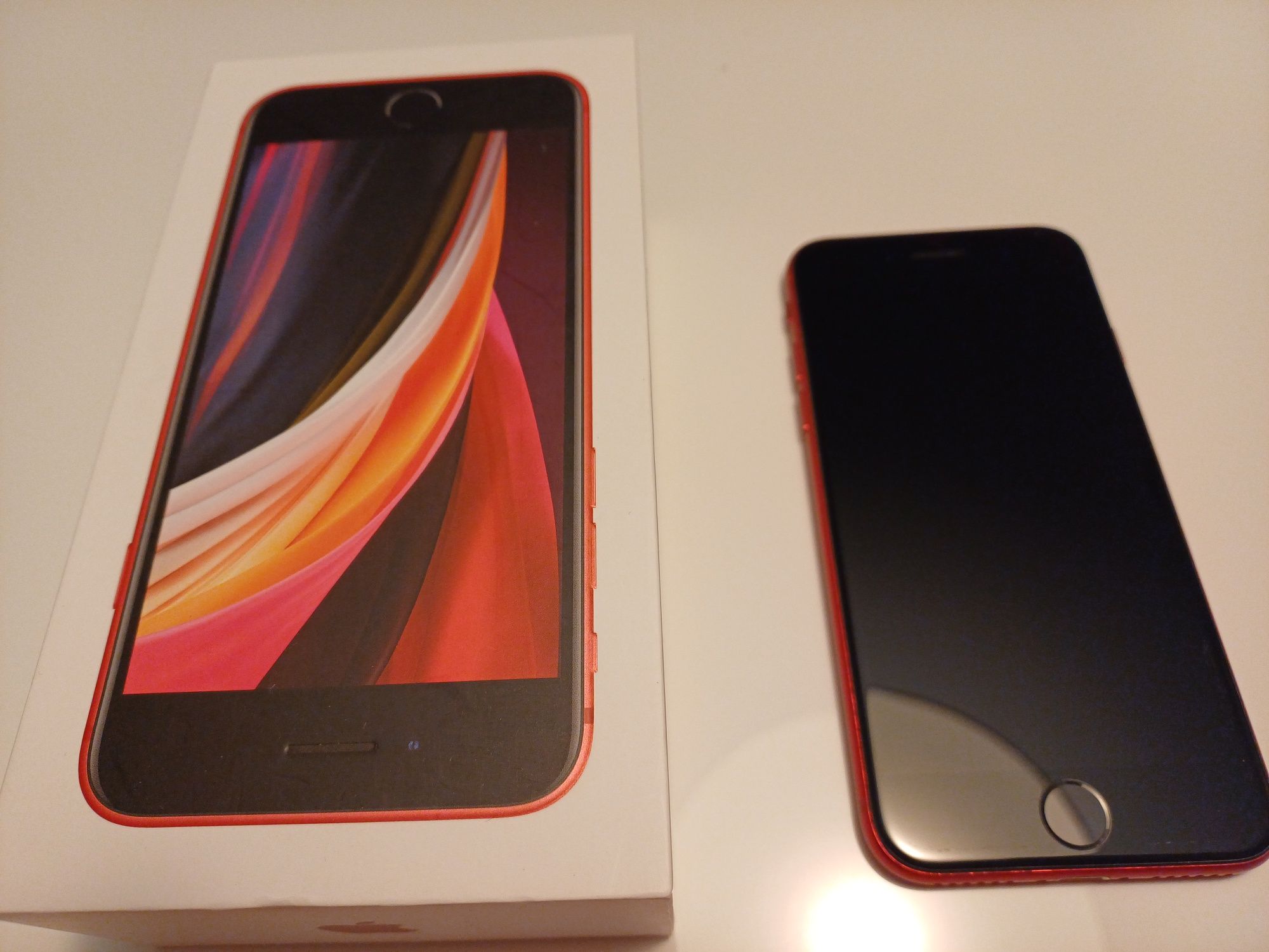 IPHONE SE 64 GB czerwony