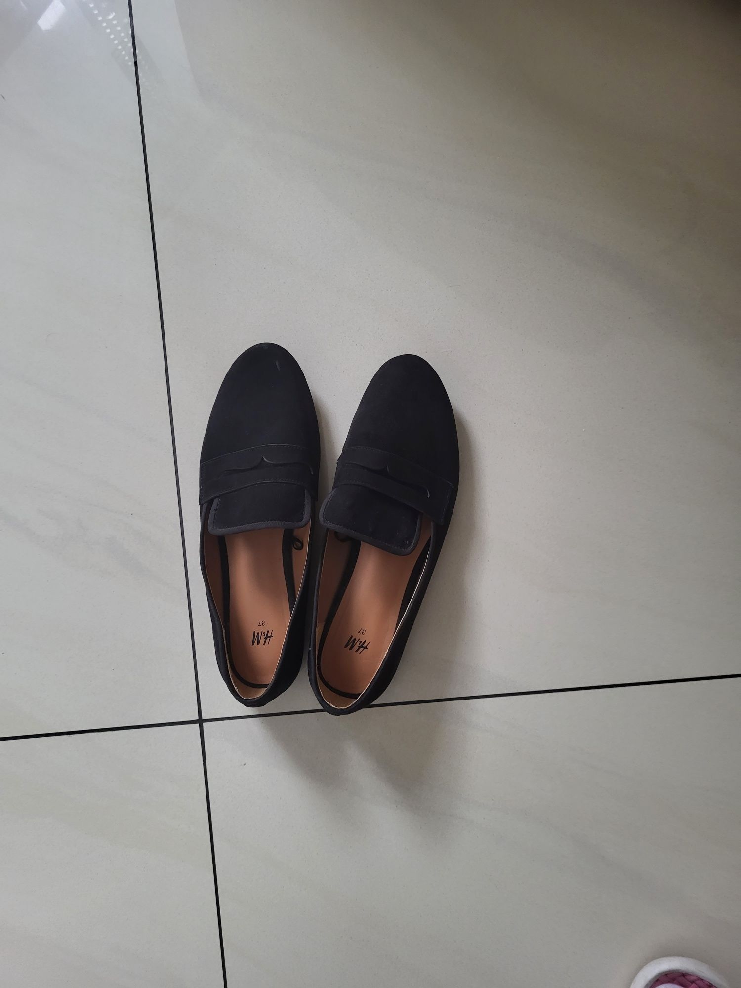 Czarne buty mokasyny