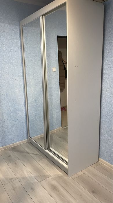 Zestaw mebli salon +szafa przesuwna z lustrem + pufy