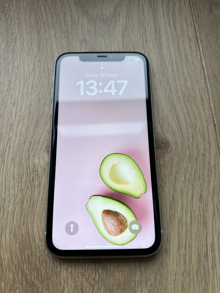 Biały iPhone 11 128GB stan idealny