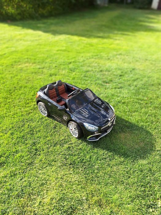 Samochód elektryczny dla dzieci Mercedes Benz AMG,z pilotem,LED,muzyką