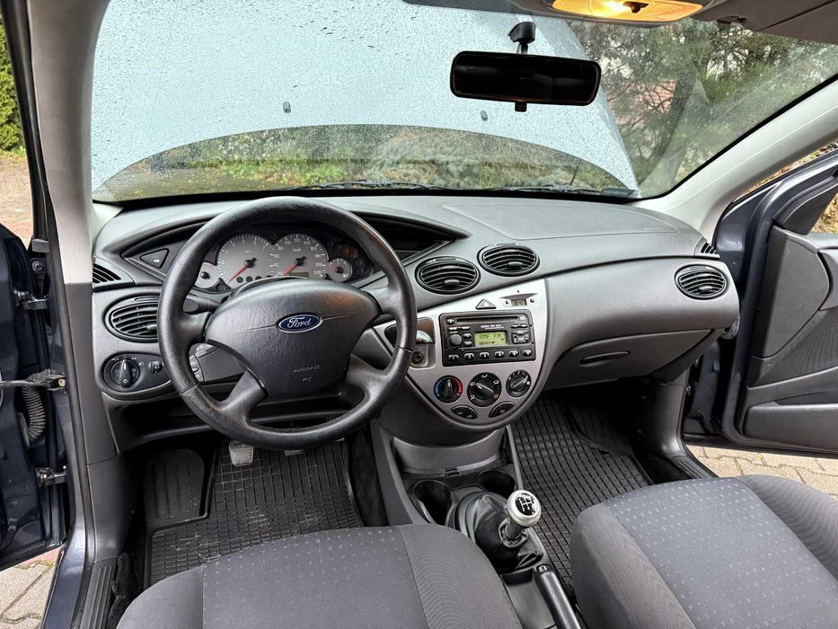 Ford Focus 1.8 b 04r nowe opony bardzo dobrze jeździ pewna benzyna