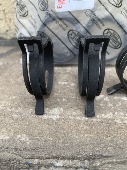 Хомут пружинний