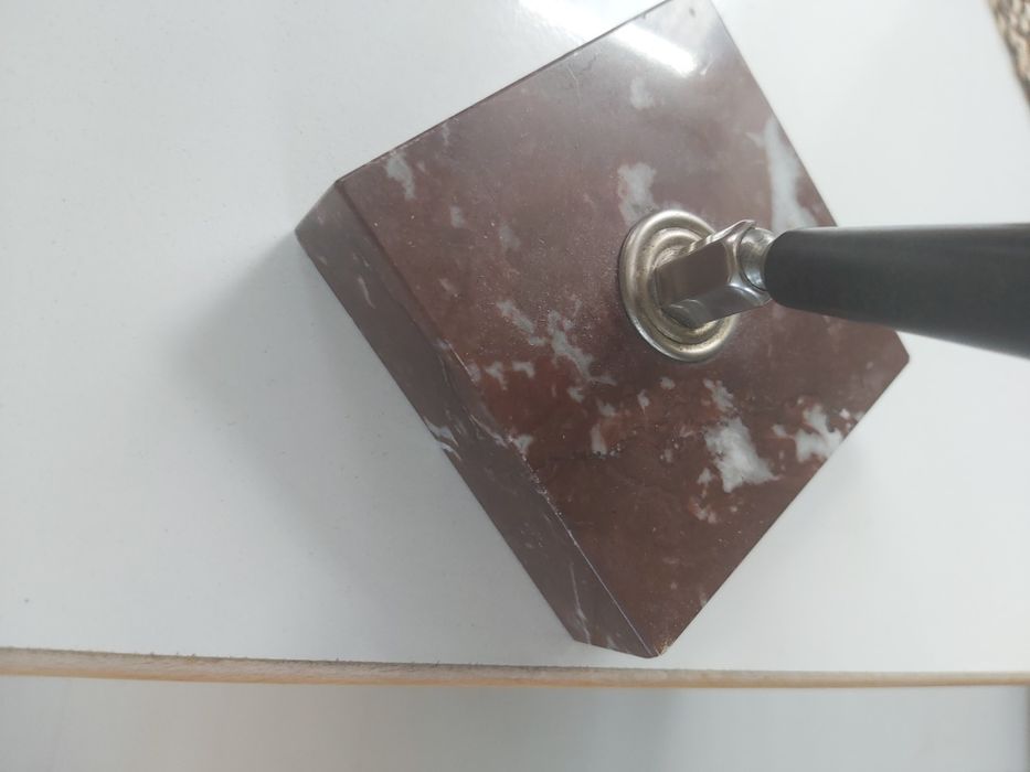 Stojak na pióro z marmurową podstawą