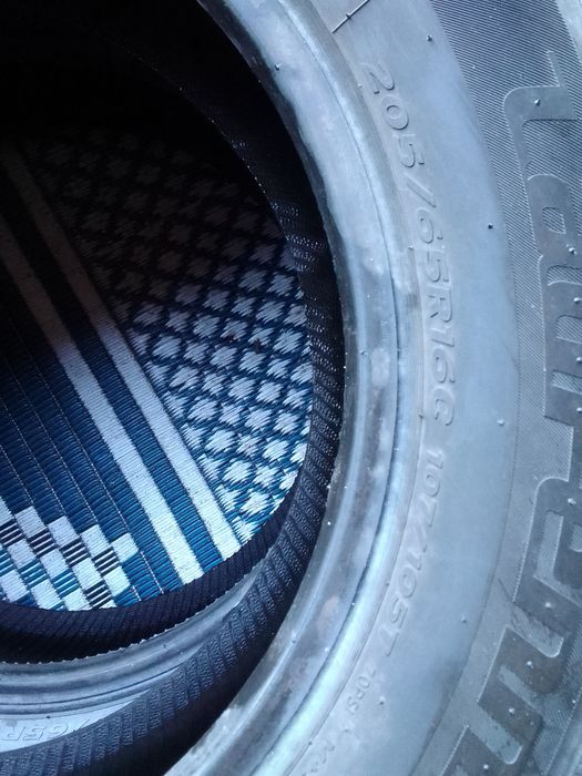 Cena za 2 Opony zimowe 205/65r16C LAUFENN 6mm