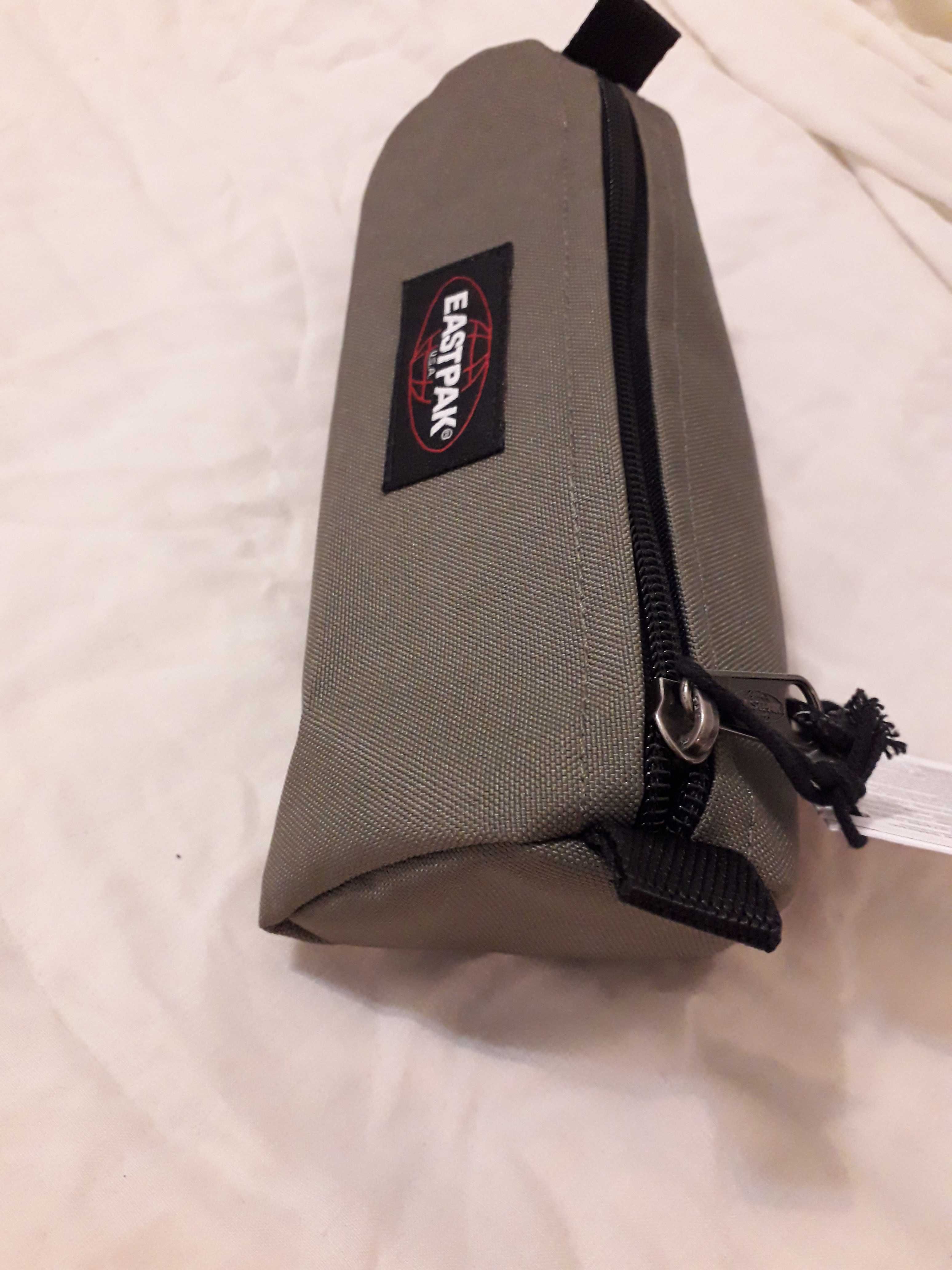 Estojo Eastpak Novo