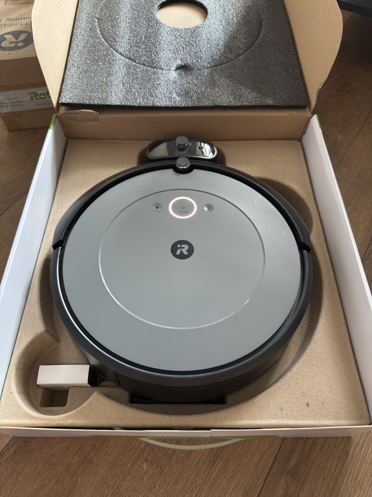 Robot sprzątający IROBOT Roomba i1 (I115840)