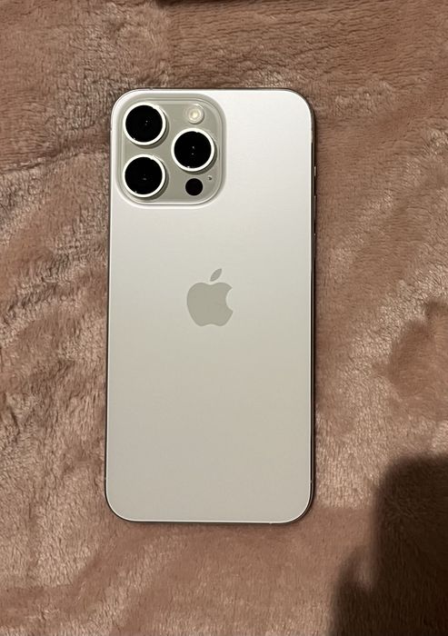 iPhone 15 Pro Max c/ garantia